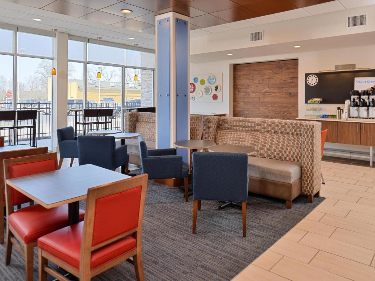 Holiday Inn Express & Suites - Brighton South - Us 23 By Ihg Bagian luar foto