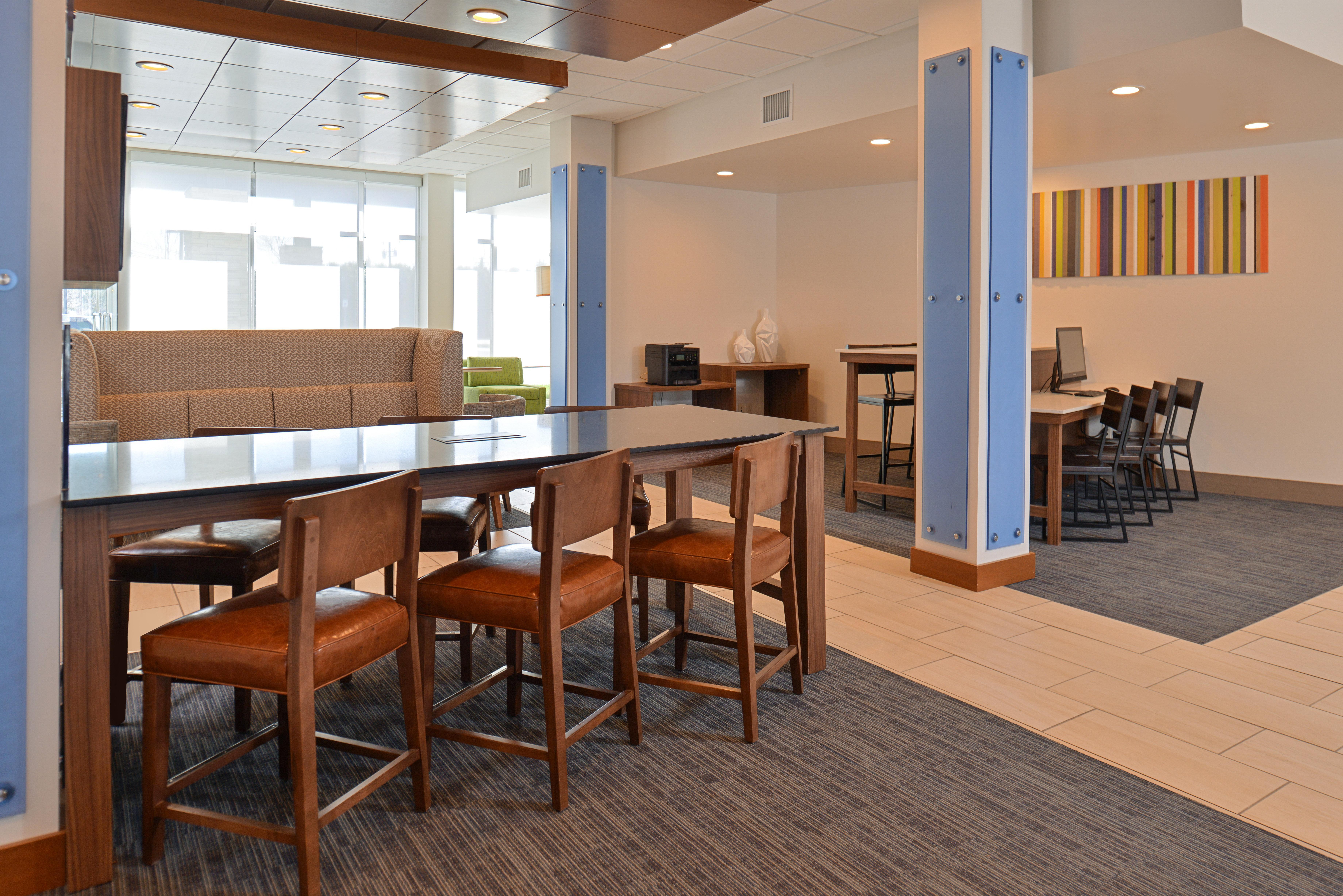 Holiday Inn Express & Suites - Brighton South - Us 23 By Ihg Bagian luar foto